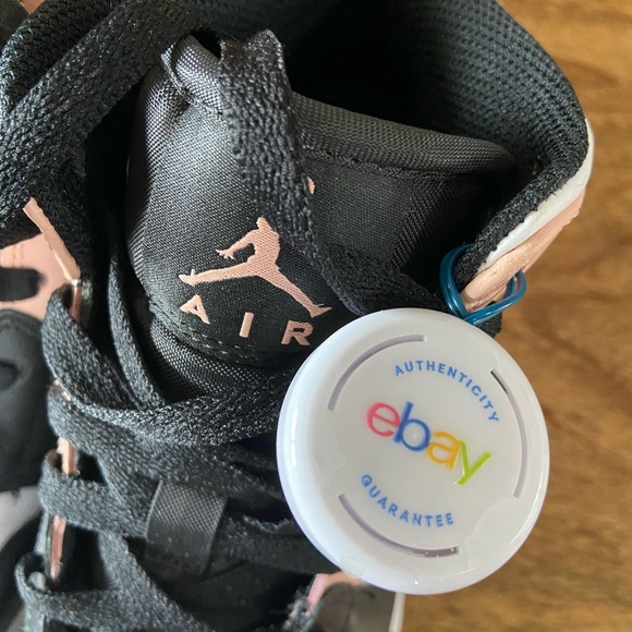 🦖SOLD!🦖Nike Jordan 1 Mid “Crimson Tint” 5.5y Artic Orange sneakers Unisex - Picture 4 of 16